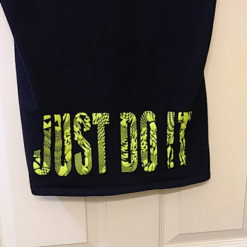 T shirt - Picture 3 of 3